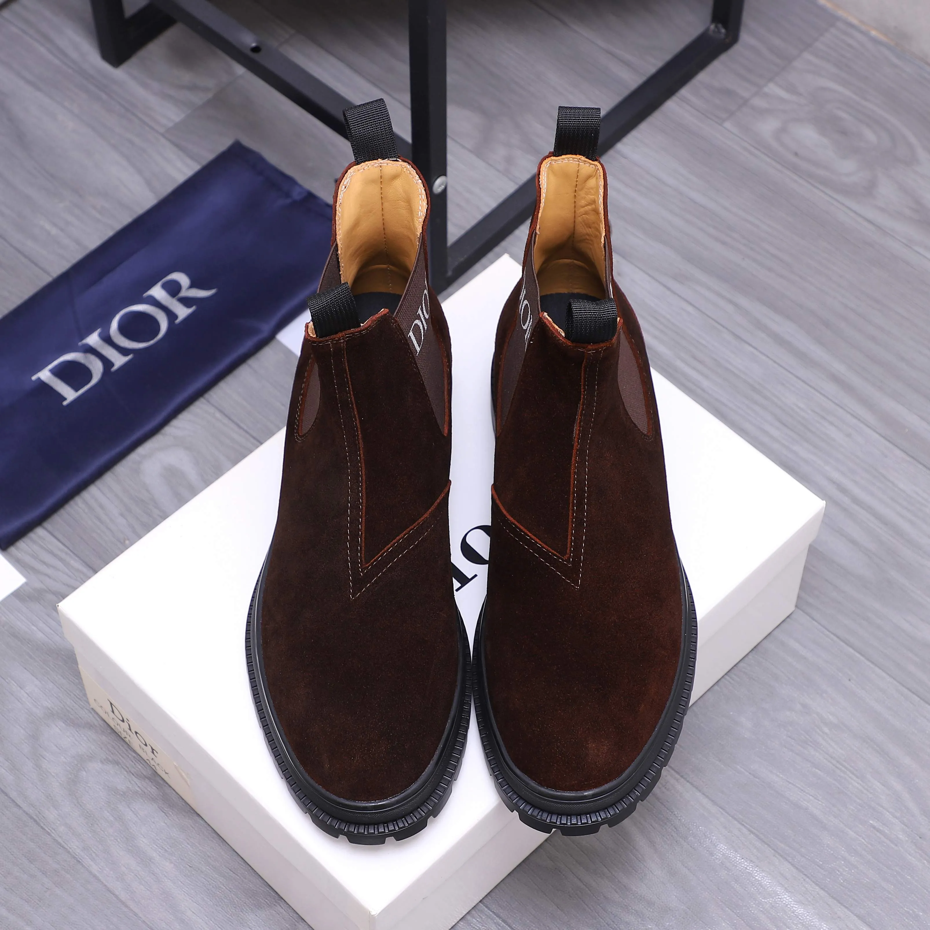 Men's shoes 💰500 Product trademark: Dior "Dior" high-top casual shoes Regular size: 38-45 (45 is custom-made and non-returnable) Product materials: Selected frosted cowhide upper, cowhide lining, rubber non-slip outsole